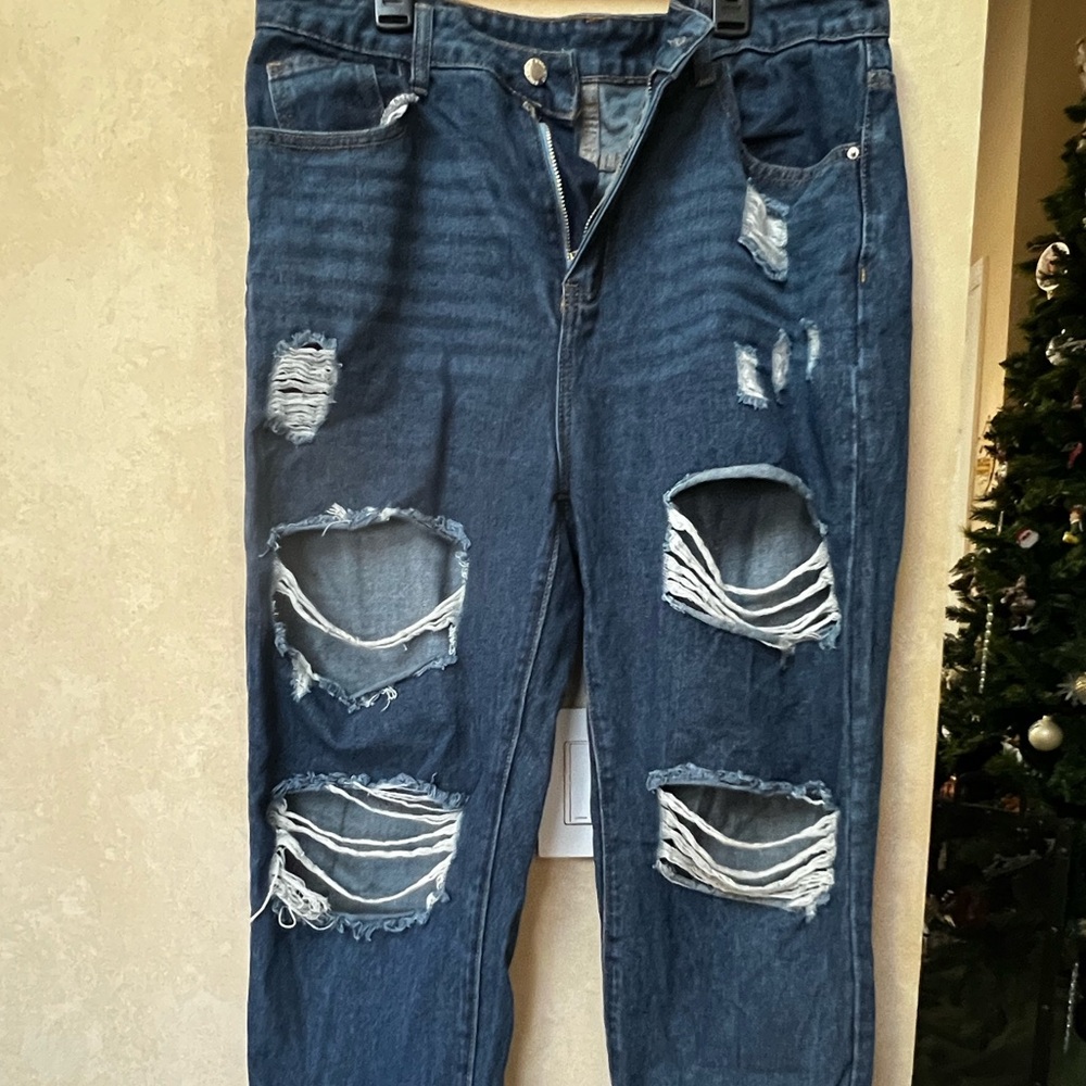 SHEIN DISTRESSED JEAN